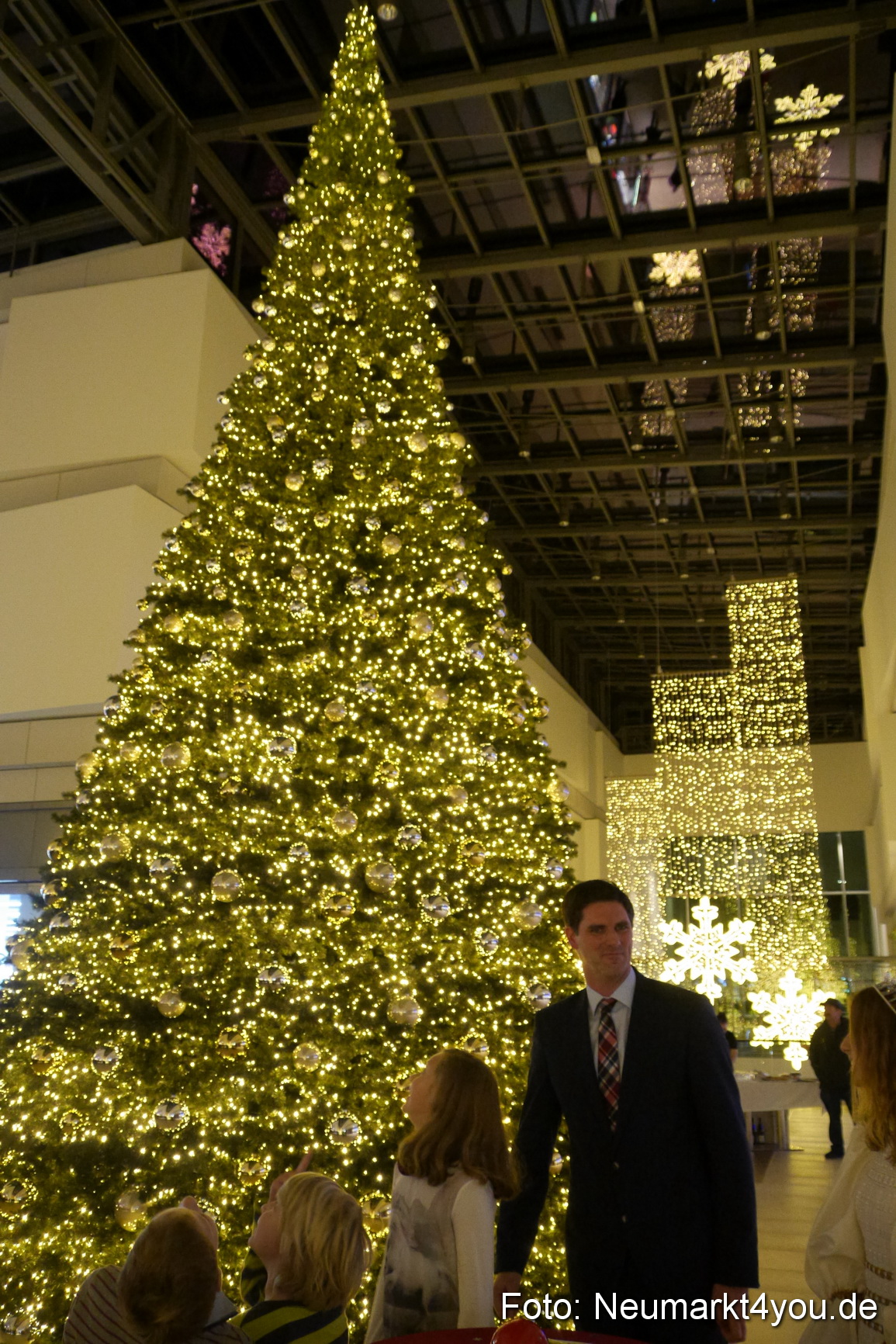 NeuerMarkt Weihnachtsbeleuchtung 271115 0002